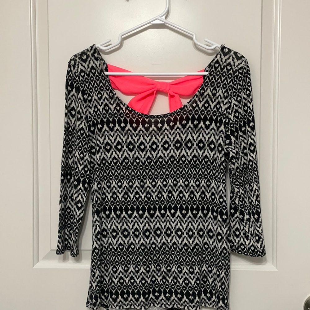 Rue21 Black & White Patterned Long Sleeve